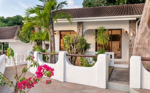 Port Glaud Hotel | Eden's Holiday Villas