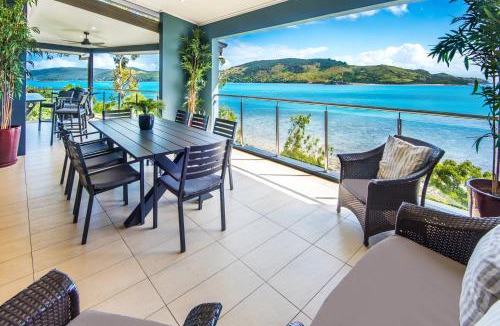 Hamilton Island Villa | Edge 5 Oceanfront 3-Bedroom Apartment - Featuring an Infinity Pool, Spa Bath, Buggy and Valet Service