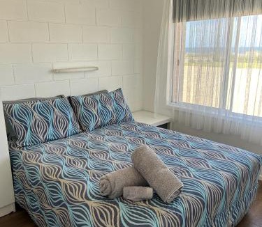 Melville Hotel | Edithburgh Foreshore Apartments