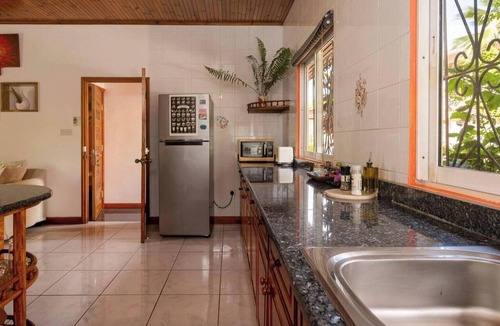 Zig Zag Ward Villa | Effi Mountain View Colibri Villa
