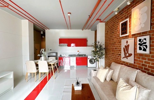 Ekkamai Apartment | Ekkamai Loft kingbed+ couch +convertible sofabed + airmatt, max 4