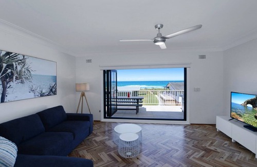Avoca Beach Apartment | Elanora 3 - Beachfront Unit with Views!