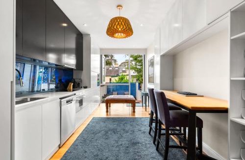 Balmain House | Elegant 1-Bed with Study by Balmain Wharf