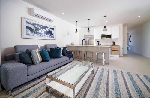 Lower Carlton Condo | Elegant 3BR Pool Villa! Beach 5min, Holetown
