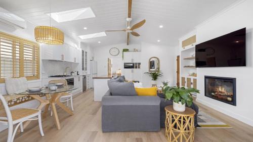 Coffs Harbour House | Ellie's Holiday Escape - Pool, Romantic, Fireplace