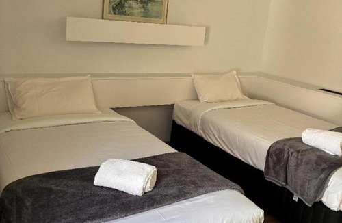 Emerald Hotel | Emerald Central Hotel