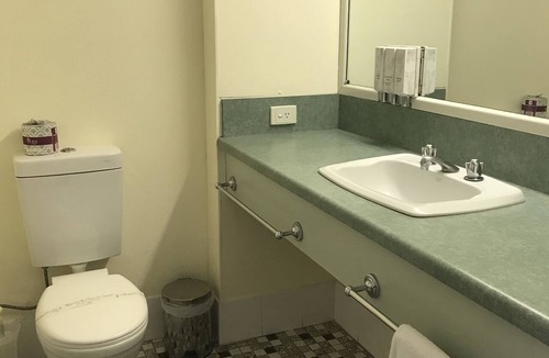 Emerald Hotel | Emerald Central Hotel