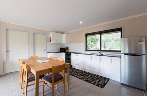 Jindabyne Cottage | Emu`s Rest at Touchdown Cottages
