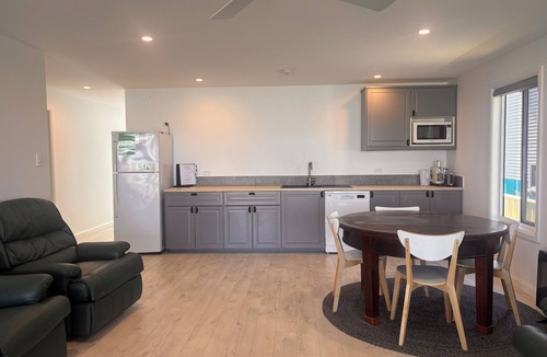 Diamond Beach House | Enjoy the sandy feet and salty hair while staying at The Lodge Diamond Beach