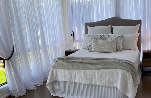 Scarborough Cottage | Enjoy your morning walk and swim just 400m to a beautiful Queens North beach