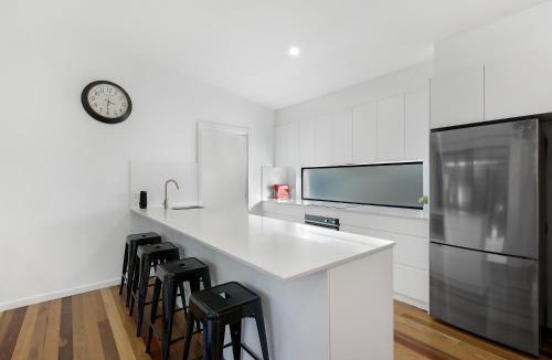 Coffs Harbour Villa | Entire Apt- Award Winning Office on Brodie