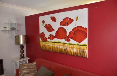 Mount Louisa House | Entire Family Home with private pool