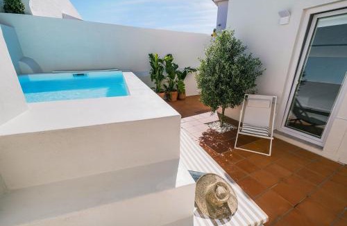 Parede House | Entire Home with Private Pool near Beach and Lisbon
