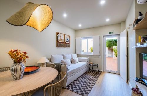 Parede House | Entire Home with Private Pool near Beach and Lisbon