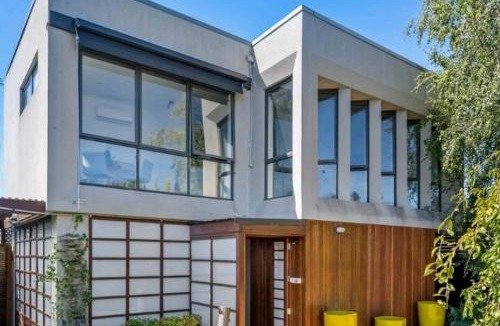 Moonee Ponds House | Entire Studio in Moonee Ponds with Free Parking