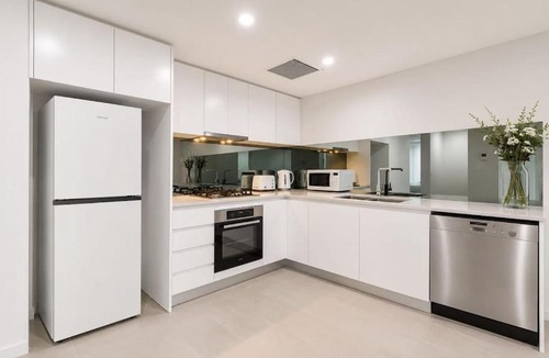 Epping Apartment | Epping Central 2BR Apt, Near to Metro & Coles,Free parking
