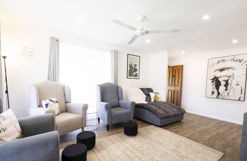 Worrowing Heights Cottage | Errol Cottage: forest to the sea