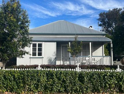 East Toowoomba House | Eton Cottage - Central Boutique Stay