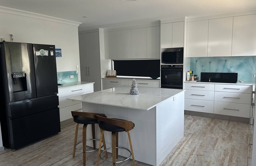 Burnett Heads House | Eureka@BurnettHeads Sleeps 6 + 2 . Pet friendly fenced yard