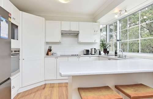 North Rothbury House | Evergreen Lodge Winery Retreat . Sleeps 8 Guests and 8 minutes to Wineries