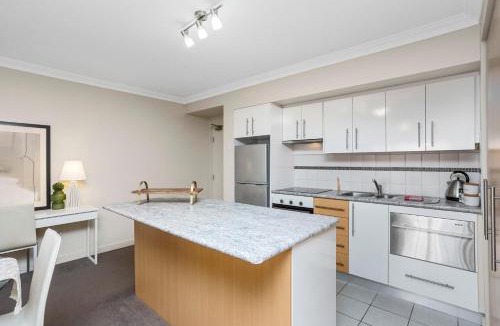 Perth Central Business District Apartment | Executive 2BR Suite on Mounts Bay Road