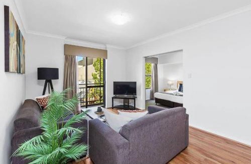 Northbridge Apartment | Executive Apt - 2BR 1BA w Parking