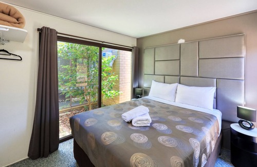 Benalla House | Executive Hideaway Motel
