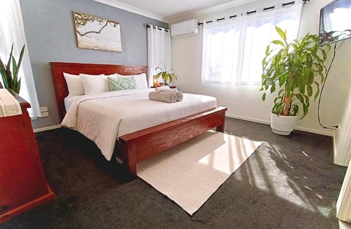 Holmview House | Executive King Suite - Ensuite