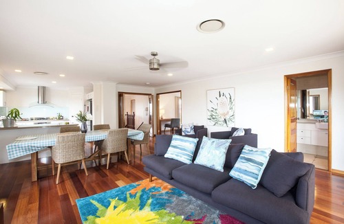 Hamilton House | Executive Three Bedroom Two Level Spacious Home with Pool and Parking for Two