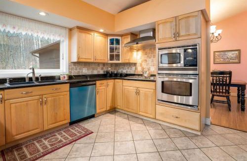 Morrisville Ski Chalet | Expansive Mountainside Retreat Near Stowe, Smuggs, Jay