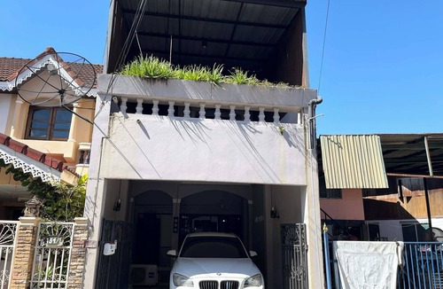 Nong Hoi House | experience true luxury in this stunning duplex town house & multiple balconies