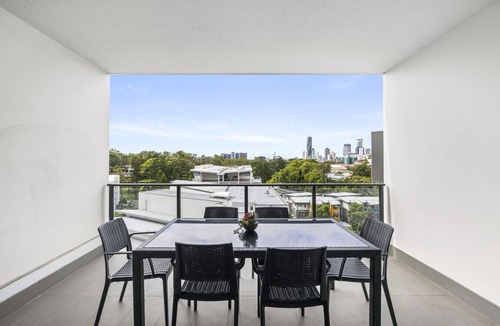 Kelvin Grove Apartment | Experiencing Uni Life 2BR Kelvin Grove| Parking