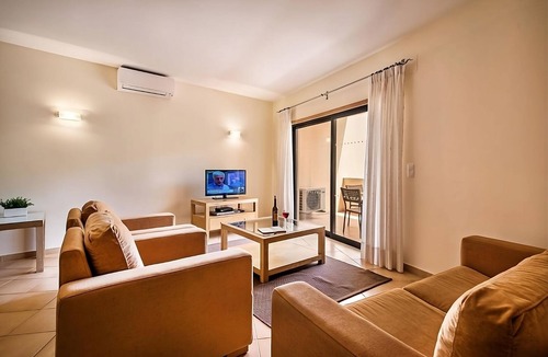Praia da Luz Hotel | Explore the Atlantic Coastline! Full Kitchen, Swimming Pools, Beach Access!