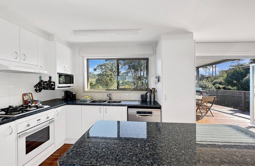 Surf Beach Apartment | Fab 3-Bed Stay with Great Outdoors & Water Views