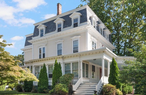 Wayland Apartment | Fabulously Spacious 2-bedroom Apartment Near Brown & RISD + Free Parking