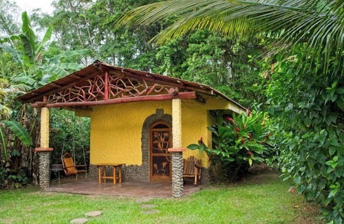 Penas Blancas Cabin | Family Cabin with Rustic finishes