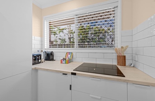 Mooloolaba Apartment | Family Friendly 2 Bed Flat with Balcony