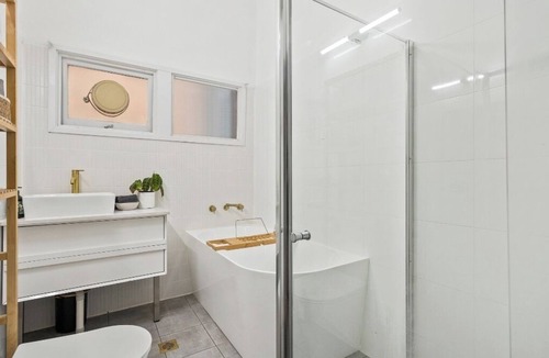 Kanahooka House | Family Home with Views - Kanahooka