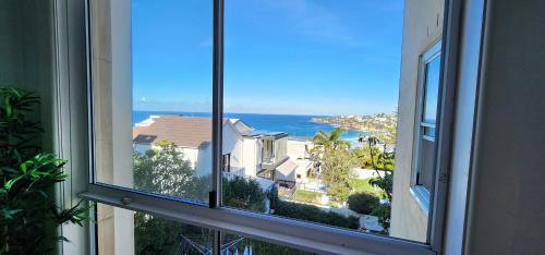 Tamarama Apartment | Fantastic Sea Views - Relaxed Coastal Living
