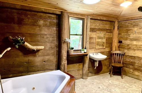 Byfield Hotel | Ferns Hideaway Resort
