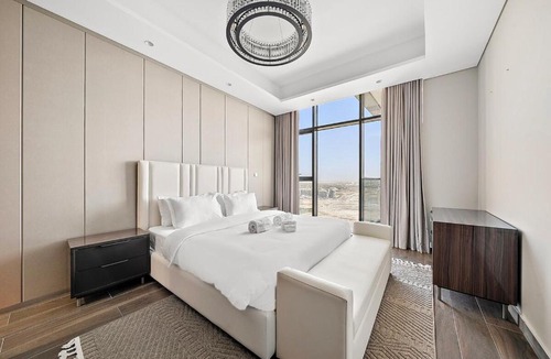 Business Bay Apartment | FIRST CLASS 1BR Elegant Modern Retreat
