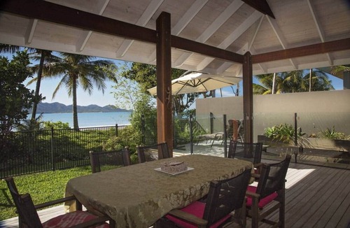 Mission Beach House | Fish on a Fence - Absolute Beachfront