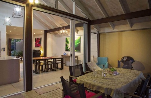 Mission Beach House | Fish on a Fence - Absolute Beachfront