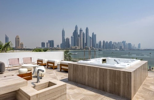 Palm Jumeirah Villa | FIVE Palm Beachfront Villa -Private Pool & Jacuzzi