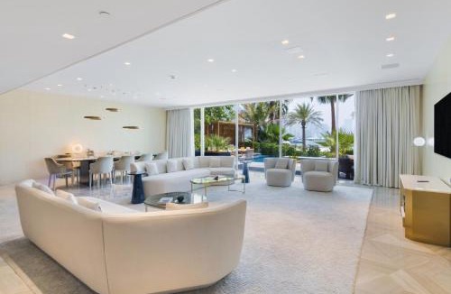 Palm Jumeirah Villa | FIVE Palm Beachfront Villa -Private Pool & Jacuzzi, Panoramic Views, by Exclusive Holiday Homes