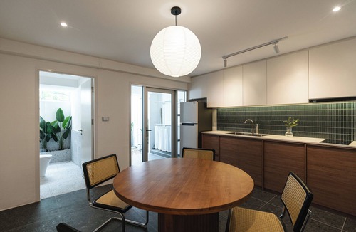 Nimman House | Flat&Fur - Stylish 2BR Mid-Century 3mins to Nimman - Airport - Chiang Mai