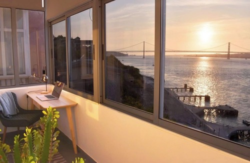Cacilhas Apartment | Flat in Cacilhas – Lisbon Stunning River Views