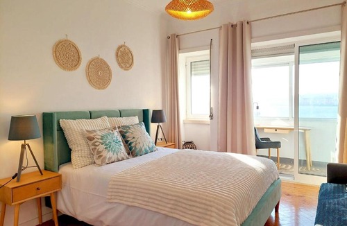 Cacilhas Apartment | Flat in Cacilhas – Lisbon Stunning River Views