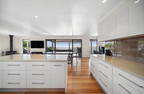 Flaxton House | Flaxton Garden Home with Spectacular Coastal Views