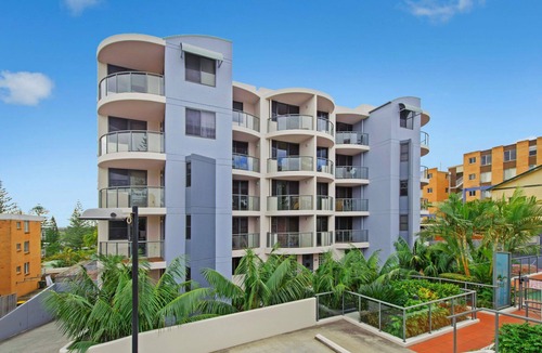 Port Macquarie Apartment | Flightdeck 101 - Large Modern Apartment In Great Location Close To CBD